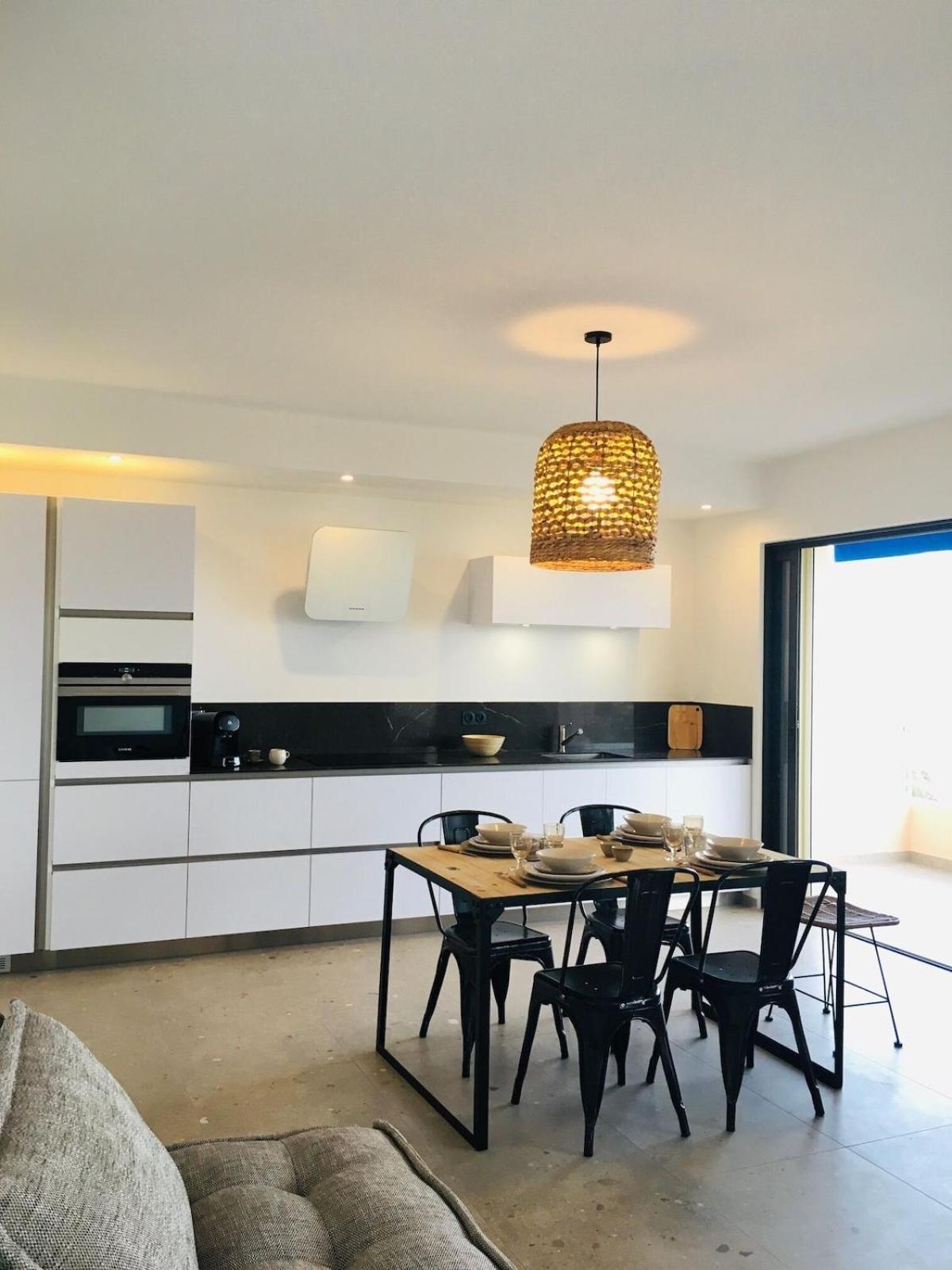 Appartement T3 Lumineux Traversant Totalement Neuf En Face De La Plage Front De Mer Vue Sur Les Iles Vue Mer Panoramique Assuree Residence De La Plage Centre Ville Du Lavandou 3Eme Etage Avec Ascenseur Appartement T3 Le Lavandou Kültér fotó
