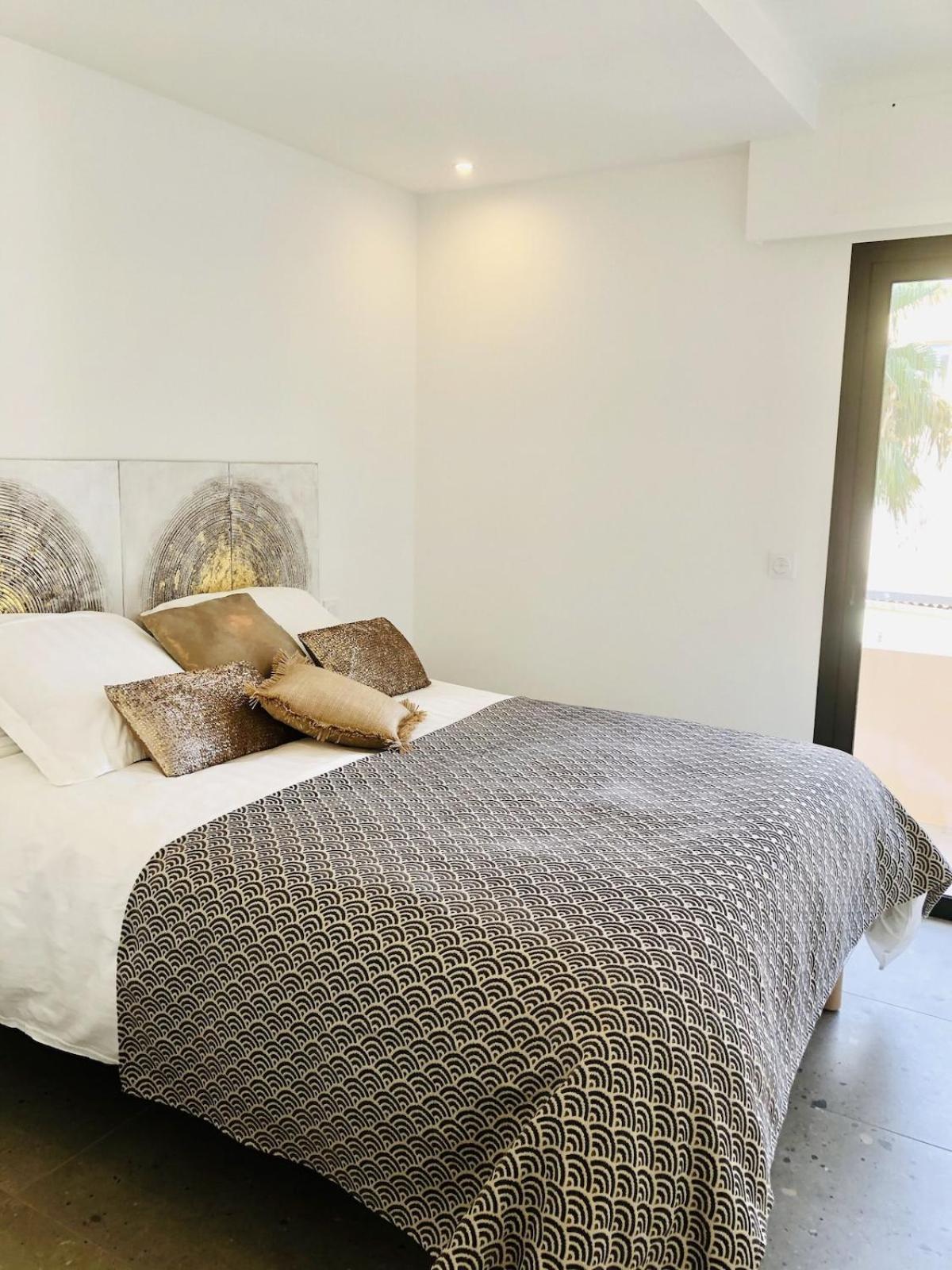 Appartement T3 Lumineux Traversant Totalement Neuf En Face De La Plage Front De Mer Vue Sur Les Iles Vue Mer Panoramique Assuree Residence De La Plage Centre Ville Du Lavandou 3Eme Etage Avec Ascenseur Appartement T3 Le Lavandou Kültér fotó