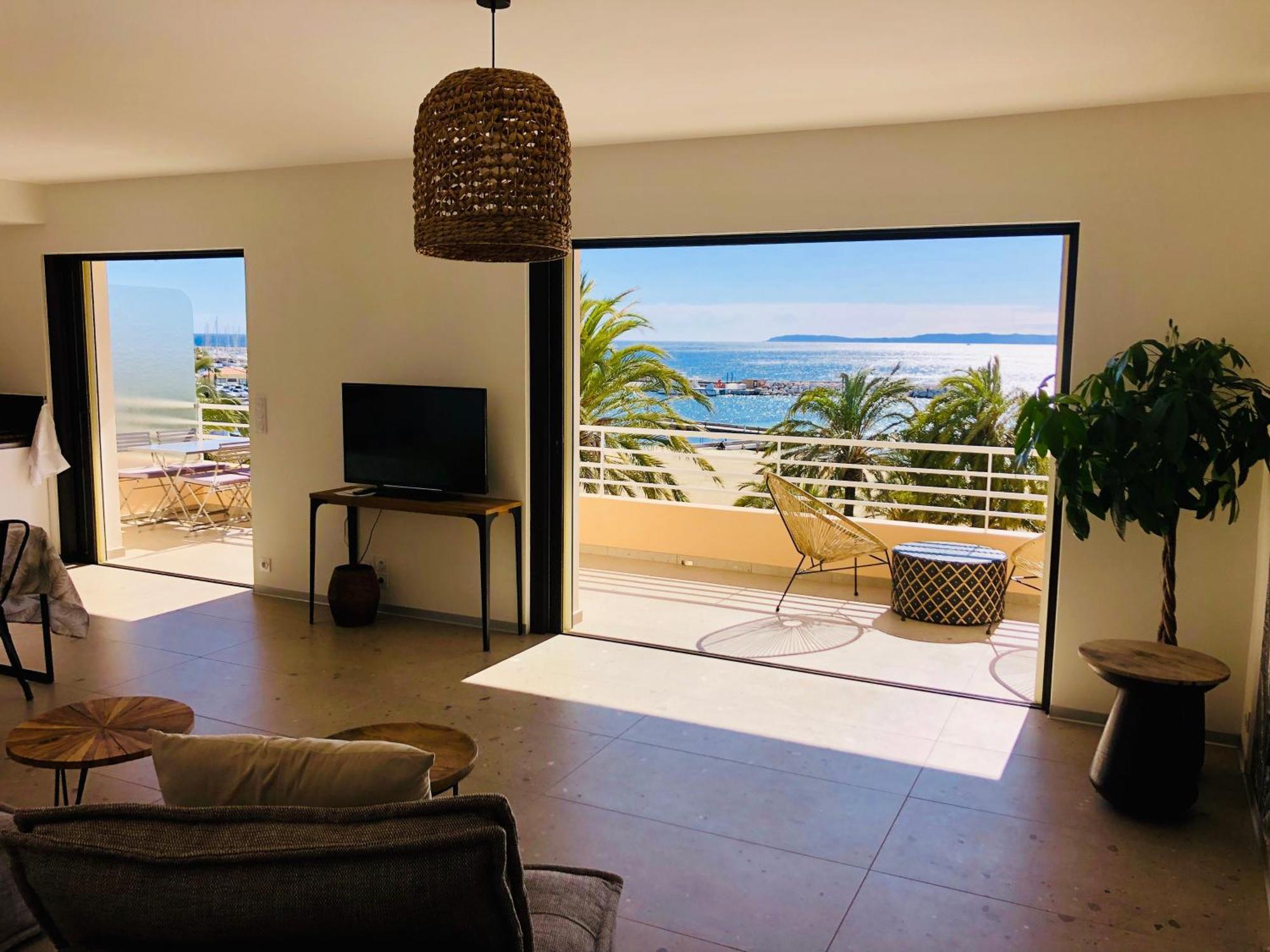 Appartement T3 Lumineux Traversant Totalement Neuf En Face De La Plage Front De Mer Vue Sur Les Iles Vue Mer Panoramique Assuree Residence De La Plage Centre Ville Du Lavandou 3Eme Etage Avec Ascenseur Appartement T3 Le Lavandou Kültér fotó