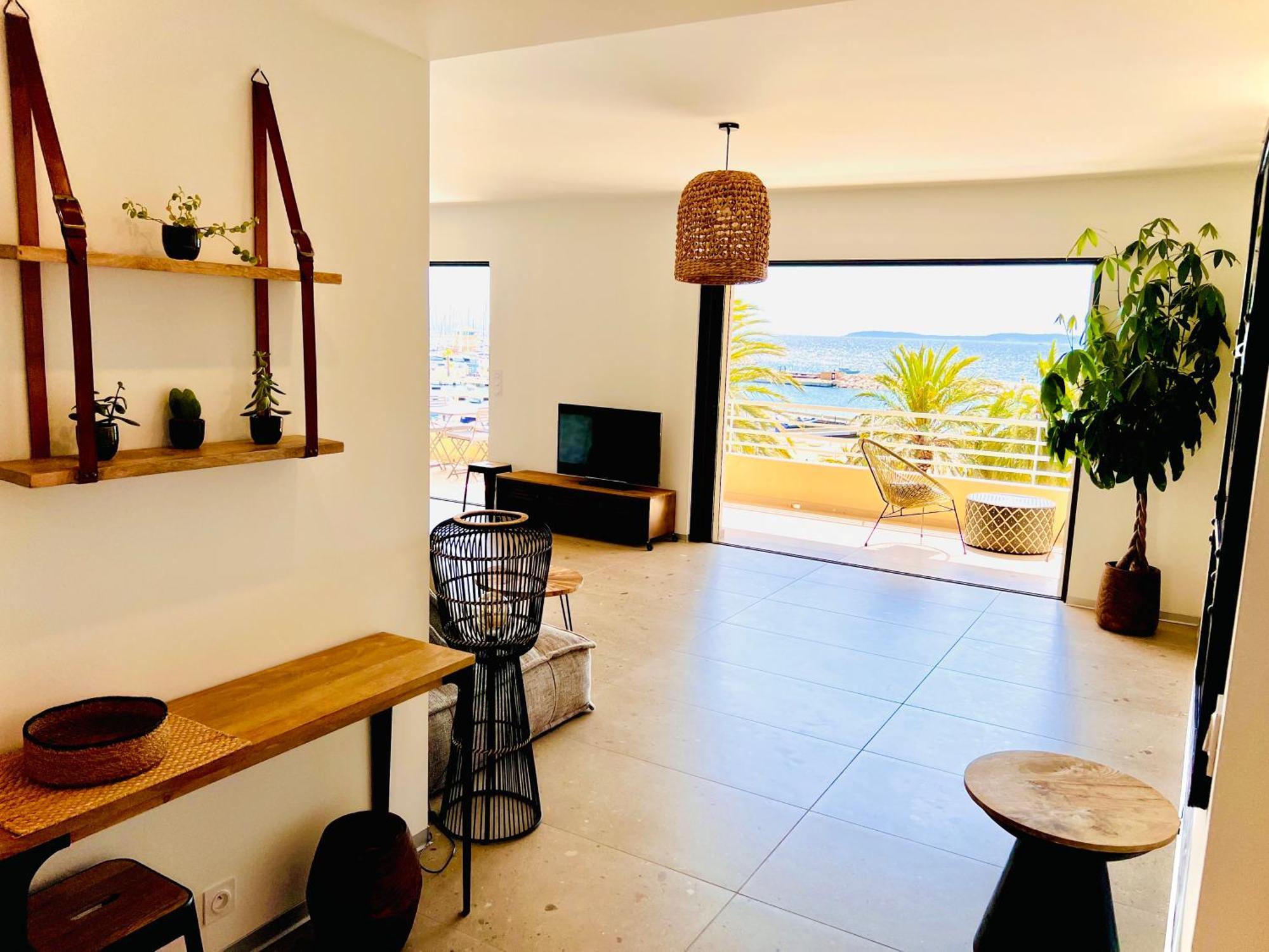 Appartement T3 Lumineux Traversant Totalement Neuf En Face De La Plage Front De Mer Vue Sur Les Iles Vue Mer Panoramique Assuree Residence De La Plage Centre Ville Du Lavandou 3Eme Etage Avec Ascenseur Appartement T3 Le Lavandou Kültér fotó
