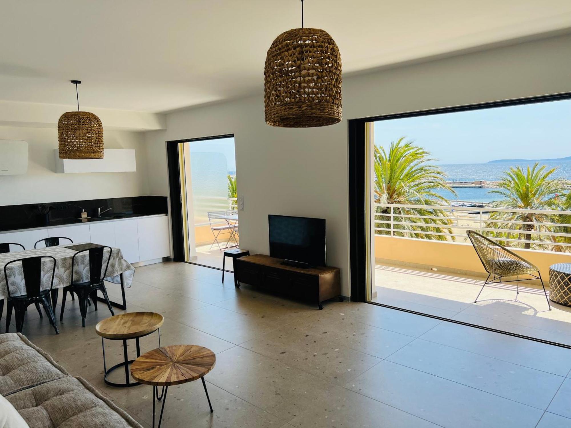 Appartement T3 Lumineux Traversant Totalement Neuf En Face De La Plage Front De Mer Vue Sur Les Iles Vue Mer Panoramique Assuree Residence De La Plage Centre Ville Du Lavandou 3Eme Etage Avec Ascenseur Appartement T3 Le Lavandou Kültér fotó