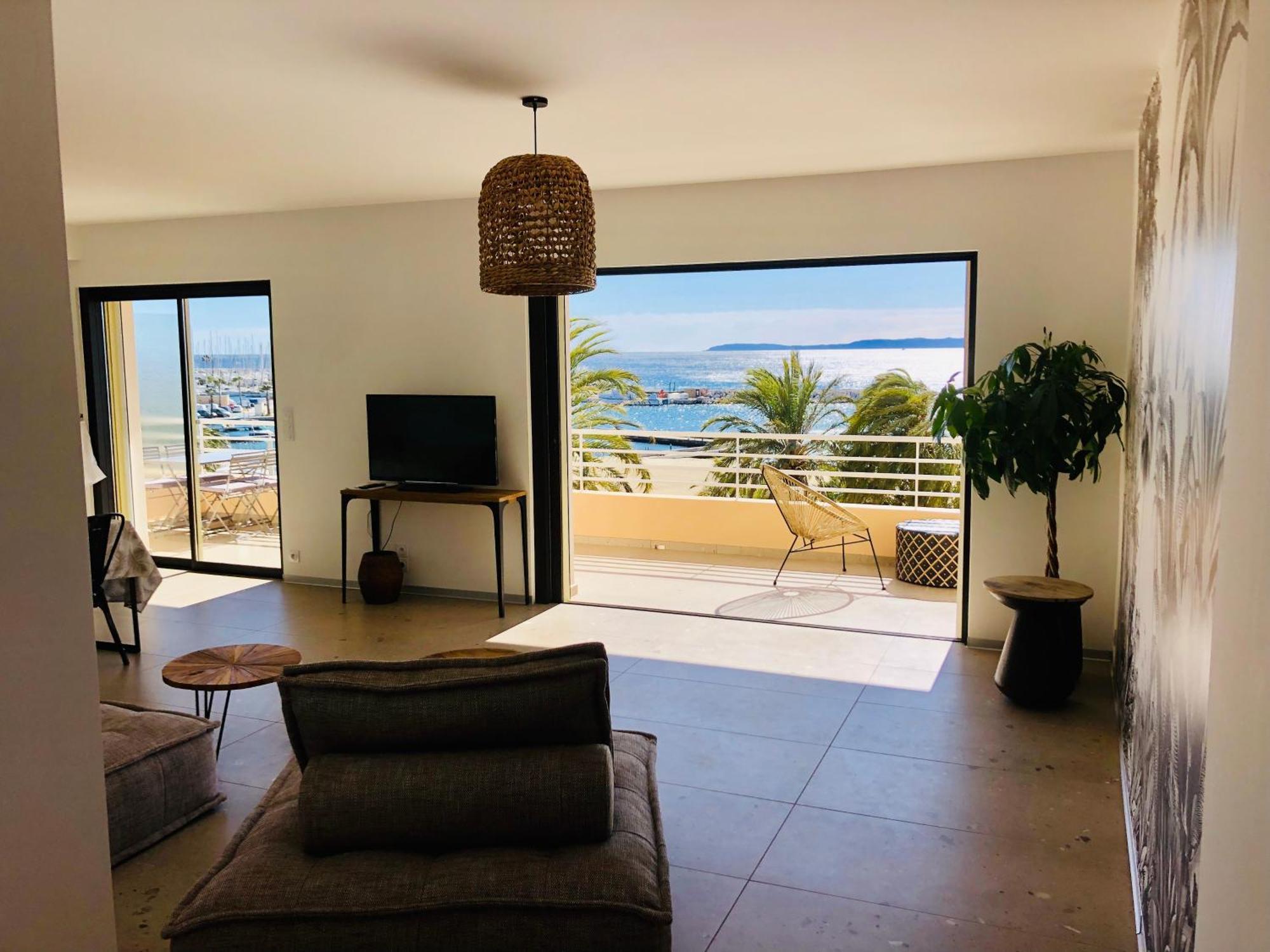 Appartement T3 Lumineux Traversant Totalement Neuf En Face De La Plage Front De Mer Vue Sur Les Iles Vue Mer Panoramique Assuree Residence De La Plage Centre Ville Du Lavandou 3Eme Etage Avec Ascenseur Appartement T3 Le Lavandou Kültér fotó